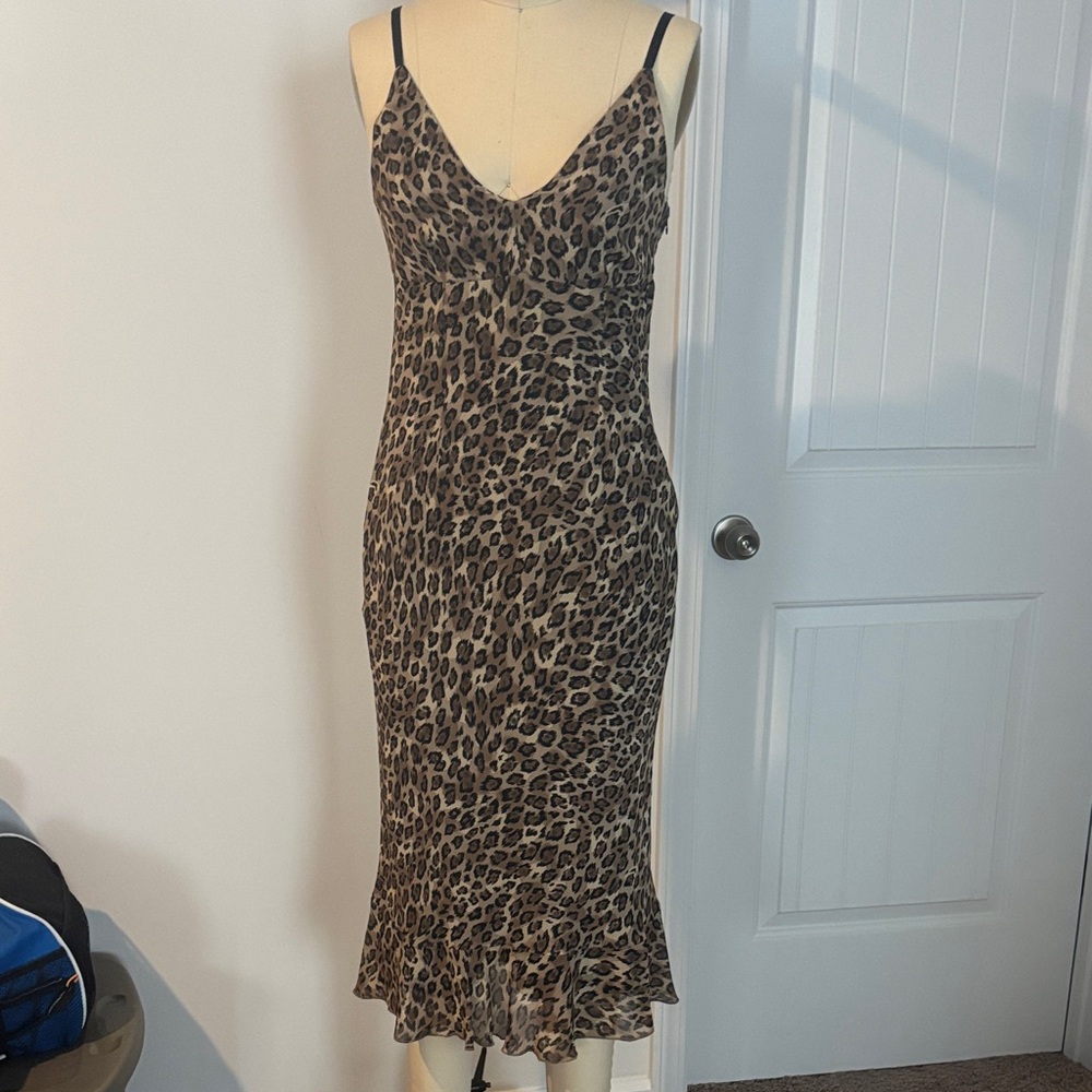 Chic Leopard Print Midi Dress